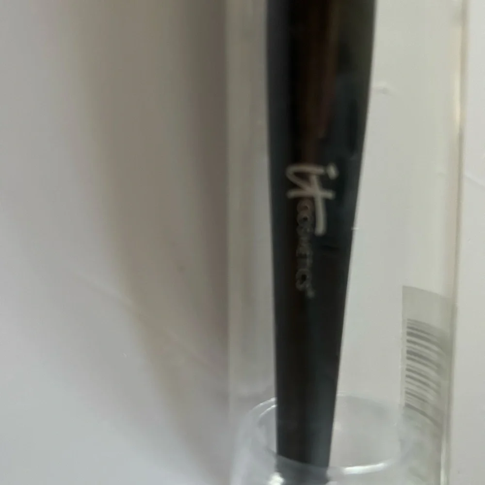IT Cosmetics HEAVENLY LUXE ANGLED RADIANCE CRÈME BRUSH - SEALED.